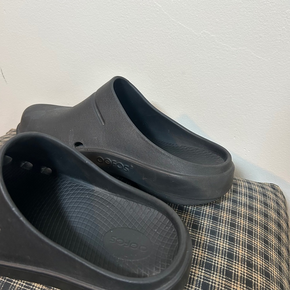 OOFOS OOcloog Luxe Clogs Mens 9 Womens 11 Black Recovery Slip On Shoes EU‎ 42 - Picture 2 of 6